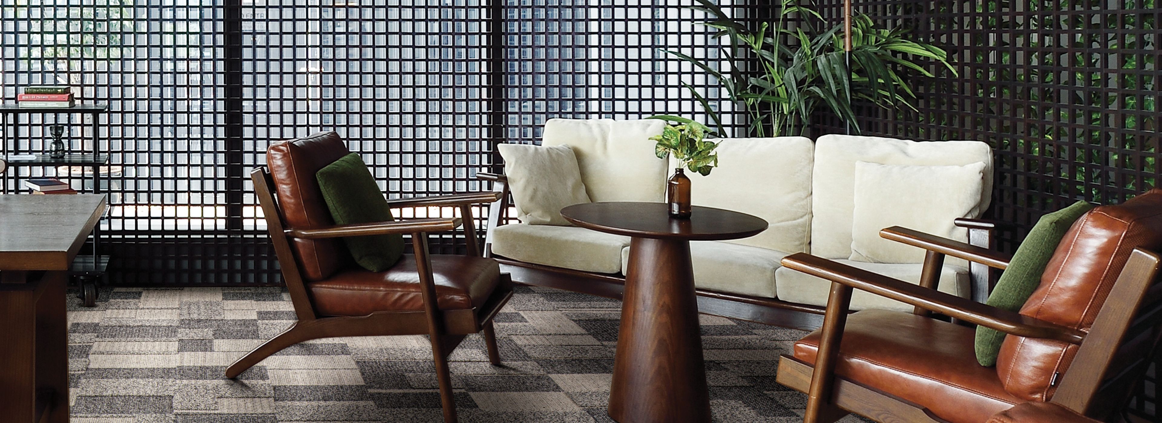 Interface Future Woven plank carpet tile in seating area imagen número 1